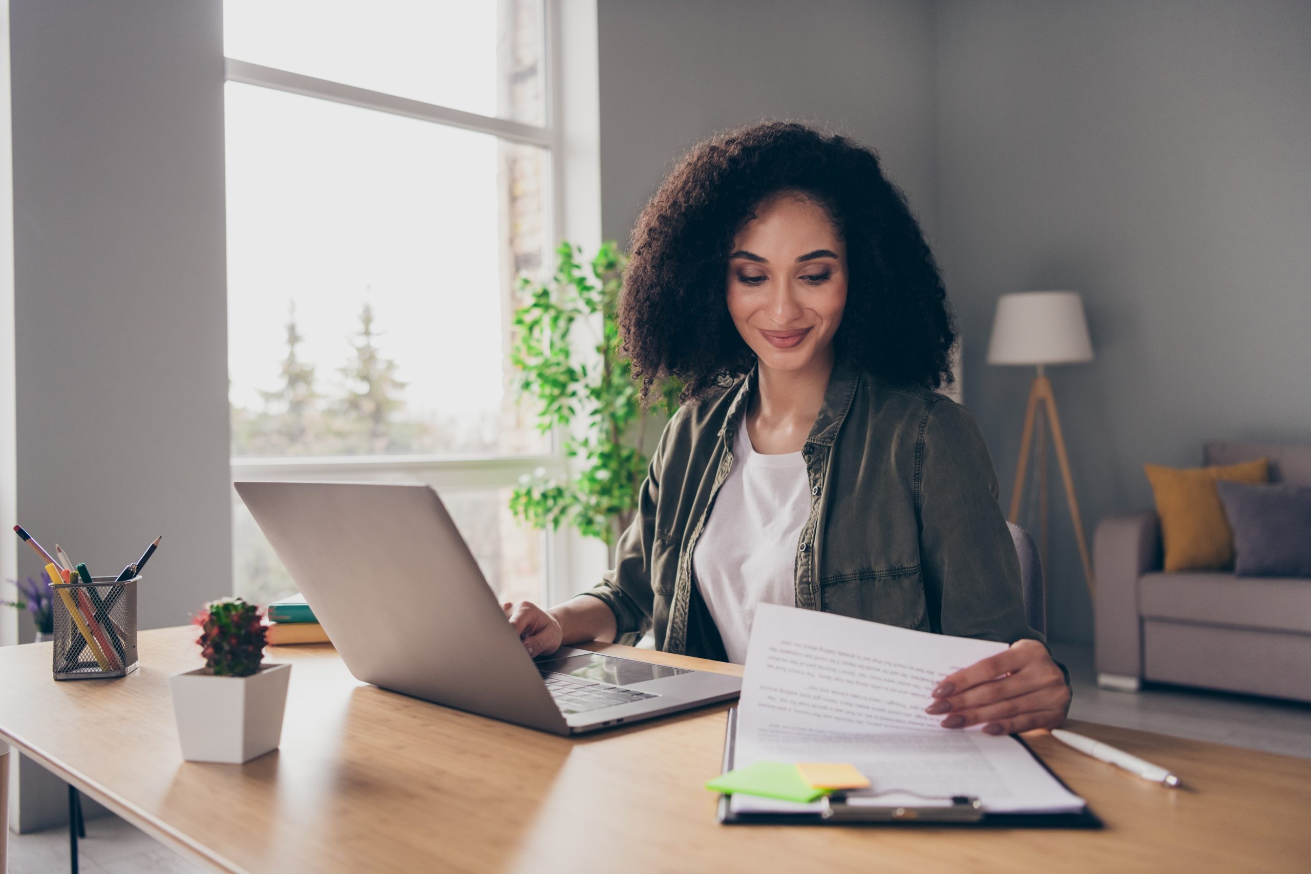 HR-professional_sitting-desk_AdobeStock_769974087